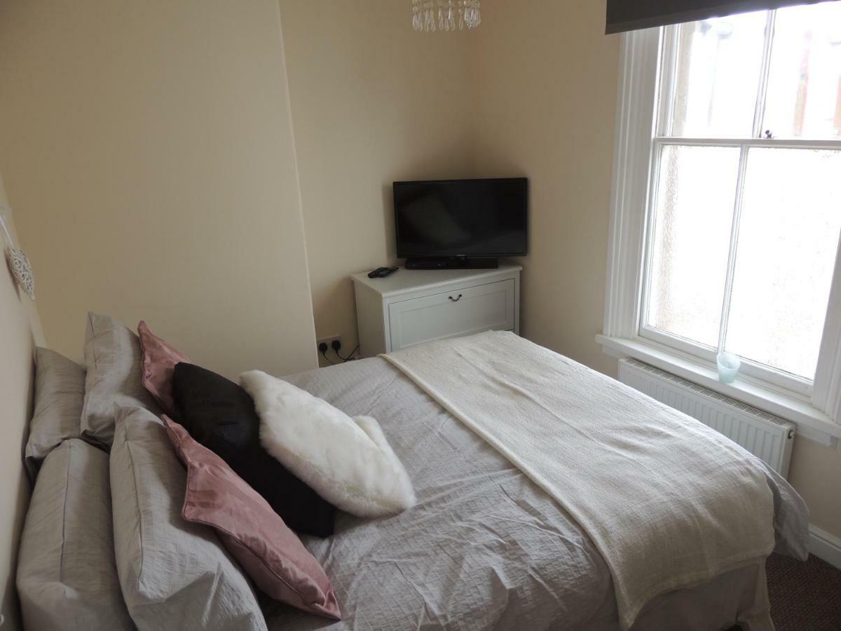 Apartment 2, 27 Skinner Street Уитби Экстерьер фото